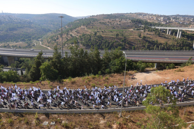 İsrail'de yargı düzenlemesi karşıtı ve destekçisi grupların protestoları sürüyor