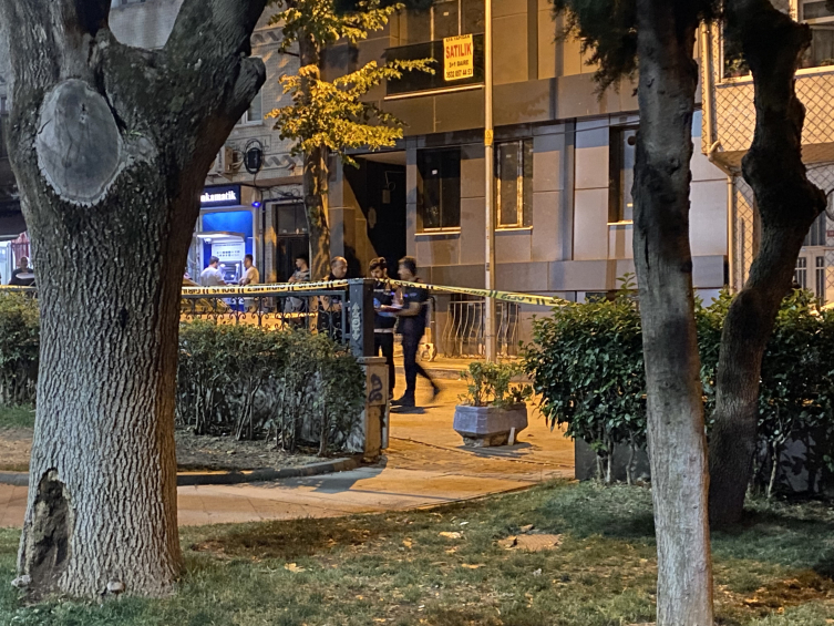 İstanbul'da kavgayı ayıran polis memuru silahla bacağından vuruldu