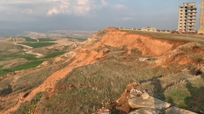 Adıyaman’da 43 dairelik bina tahliye ediliyor