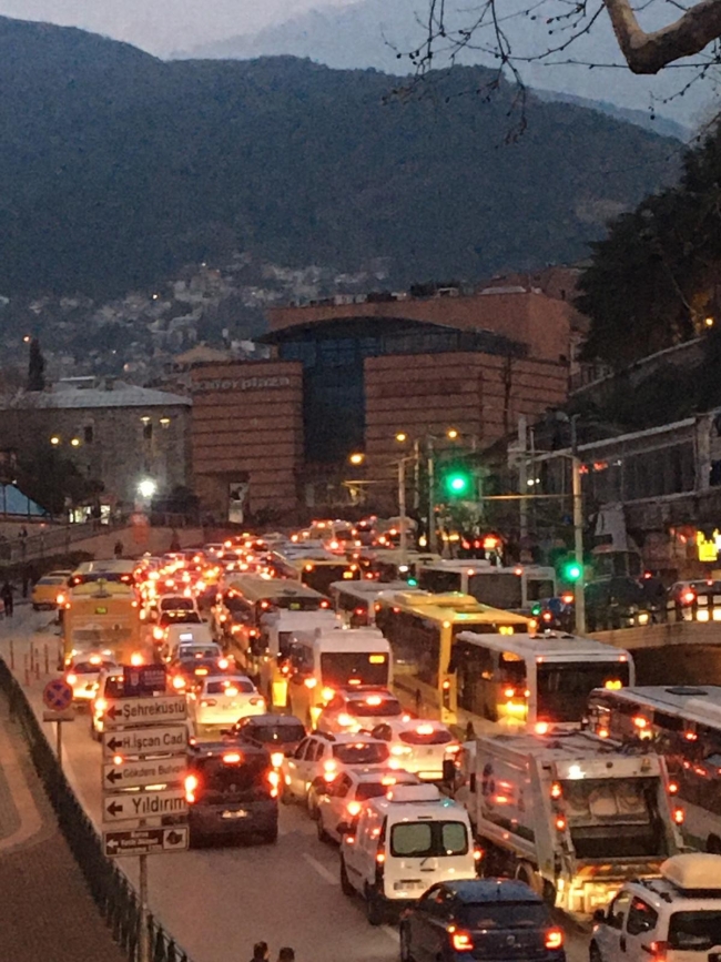 Bursa'da "evde kal" çağrısına kulak asmadılar