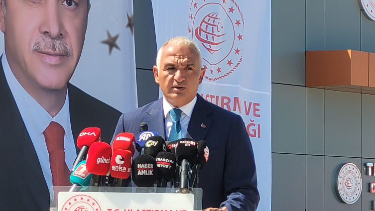 Bakan Uraloğlu: 230 milyonun üstünde yolcu taşıyacağımızı öngörüyoruz