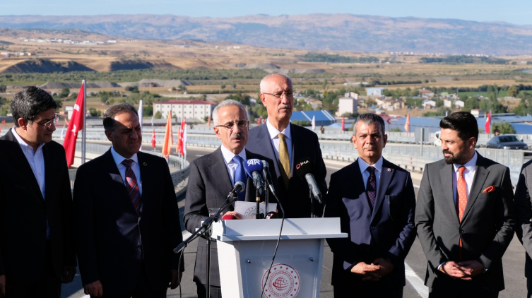 Bingöl'deki Genç Viyadüğü, zamandan ve yakıttan tasarruf sağlıyor