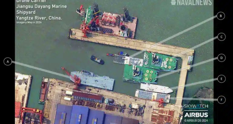 Uydu fotoğraflarında Çin'in yeni inşa ettiği gemi net şekilde görülüyor. Kaynak: Navalnews.