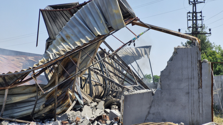 Diyarbakır'da yıldırım düşen depo yandı