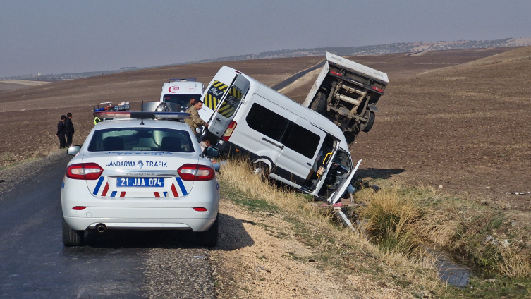 Diyarbakır'da zincirleme trafik kazası: 17 yaralı