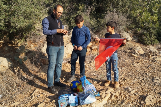 Mersin'de gönüllülerin getirdiği malzemeler çocukları sevindirdi