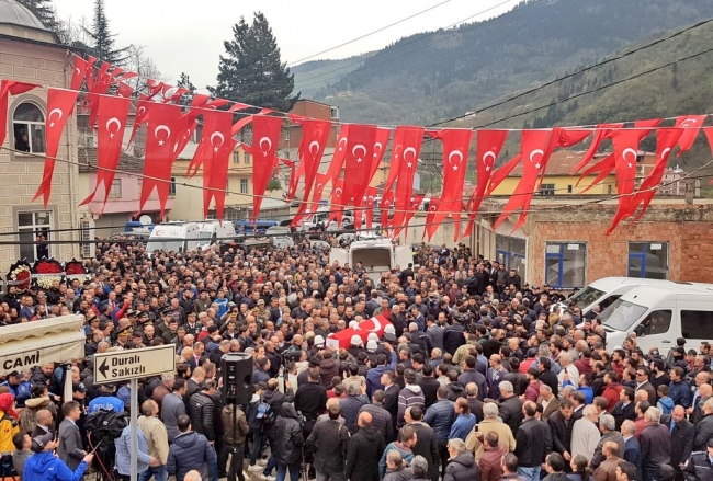 Şehit polis Yunus Çavdar son yolculuğuna uğurlandı