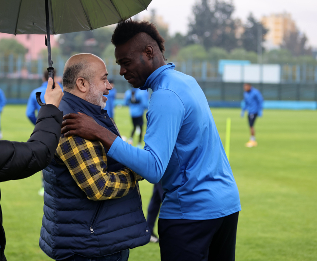 Türk futbolundan Mario Balotelli geçti