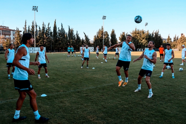 Mustafa Denizli'nin hedefi Altay'ı ligde tutmak