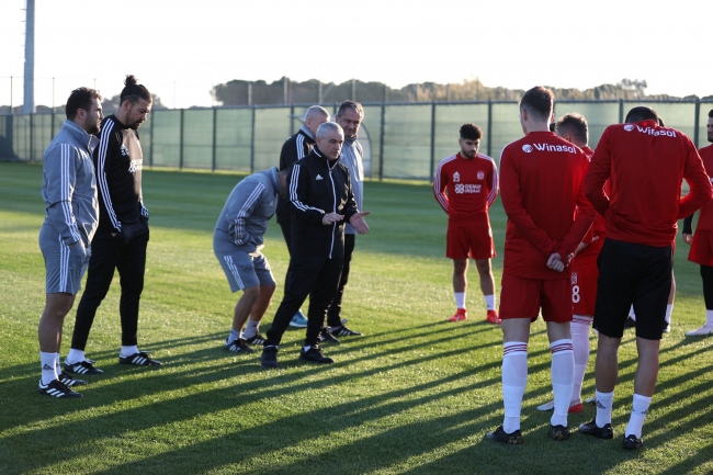 Demir Grup Sivasspor'un Antalya kampı başladı