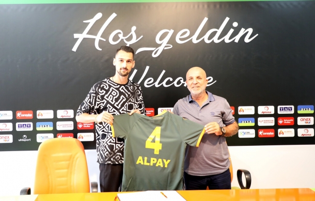 Alanyaspor Alpay Çelebi'yi kadrosuna kattı