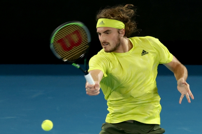 Tsitsipas, Nadal'ı geriden gelerek eledi