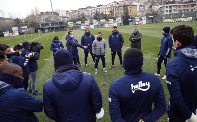 Emre Belözoğlu sahaya indi