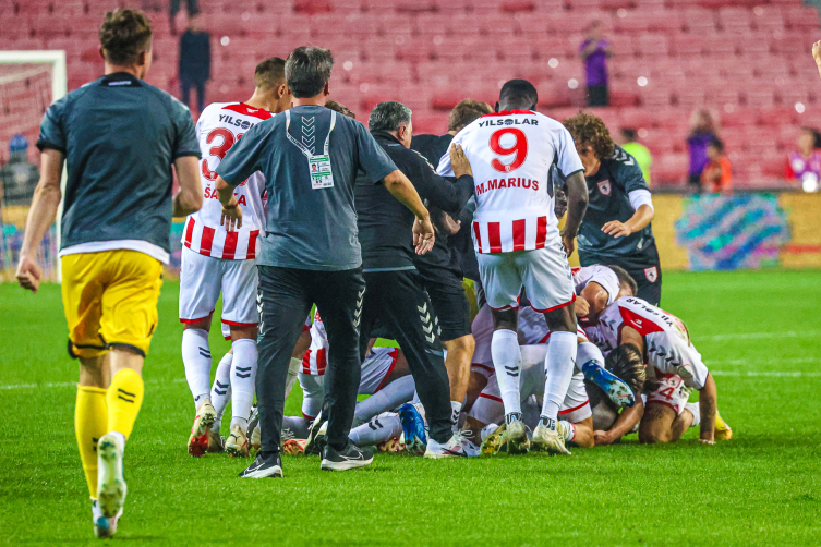 Samsunspor 90+9'da ilk galibiyetini aldı