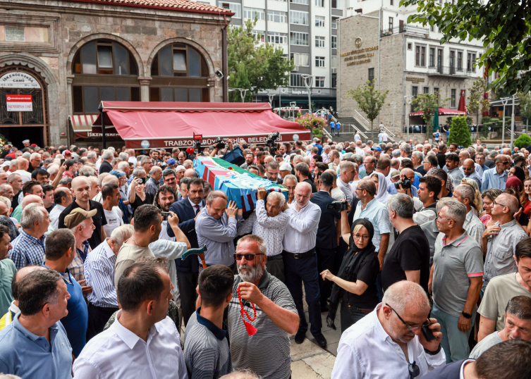 Trabzonspor'un kurucularından Nizamettin Algan son yolculuğuna uğurlandı