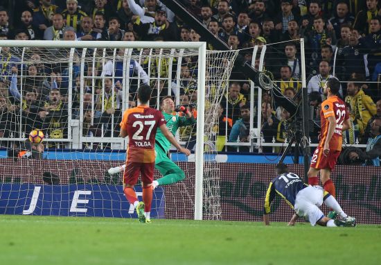 Fenerbahçe - Galatasaray maçı özeti (2-0)