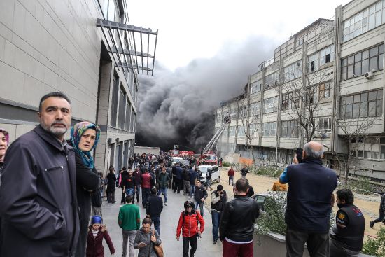 İstanbul Bayrampaşa'da 3 katlı atölyede yangın