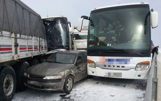 Aksaray-Adana karayolunda 36 araç birbirine girdi