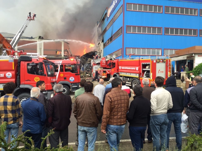 Trabzon'da sanayi bölgesinde yangın