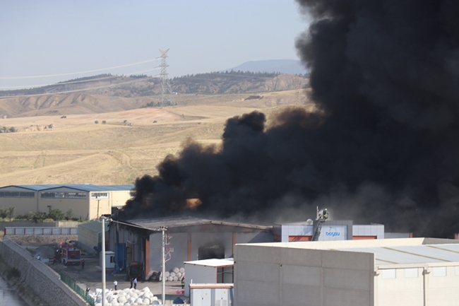 Denizli'de fabrika yangını