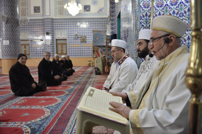 Mehmetçiğin zaferi için eller semaya açıldı