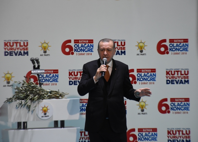 Cumhurbaşkanı Erdoğan: ÖSO'nun kolundaki fors Türk bayrağı, PYD'nin ise ABD bayrağı