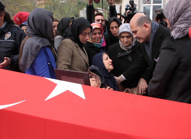 Şehit polis Yunus Çavdar son yolculuğuna uğurlandı