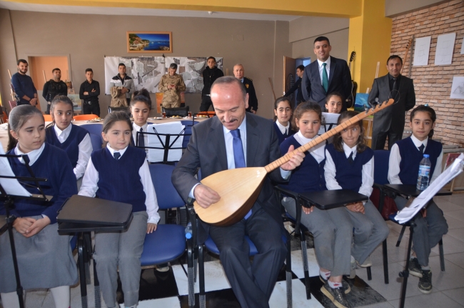 Hakkari'de 72 okula spor malzemesi dağıtıldı