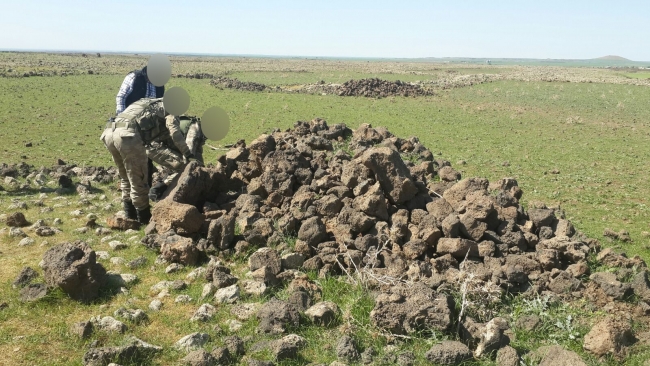 Mardin'de terör örgütü PKK'ya ait el bombası ve mühimmat ele geçirildi