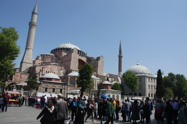 İstanbul'da sahillere ve parklara yoğun ilgi