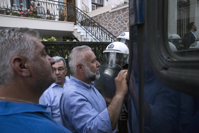 Midilli Adası'nda sığınmacı protestosunda arbede