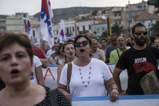 Midilli Adası'nda sığınmacı protestosunda arbede