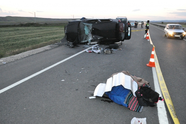 Yozgat'ta otomobil devrildi: 2 ölü, 1 yaralı