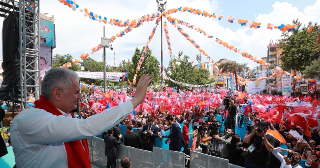 Başbakan Yıldırım: Söz birliği yapmış, "Biz eskiye döneceğiz" diyorlar