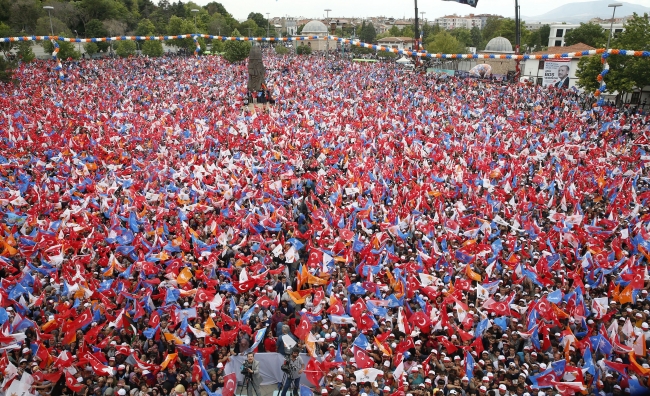 Cumhurbaşkanı Erdoğan: Bu millet sana apolet söktürmez, sandığa gömer