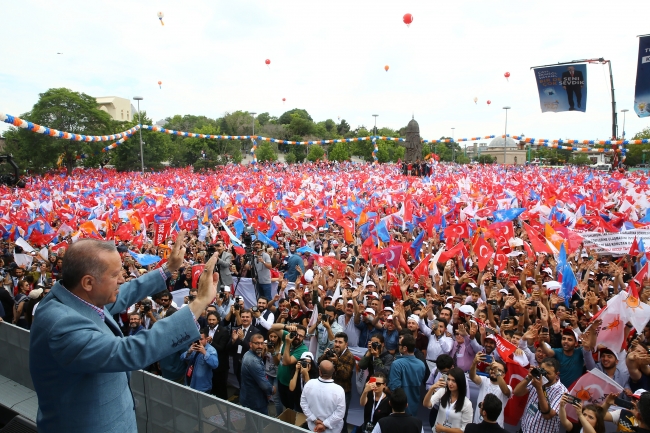 Cumhurbaşkanı Erdoğan: Bu millet sana apolet söktürmez, sandığa gömer