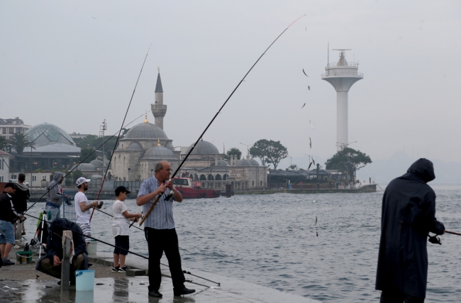 Şiddetli yağış İstanbul'u etkisi altına aldı