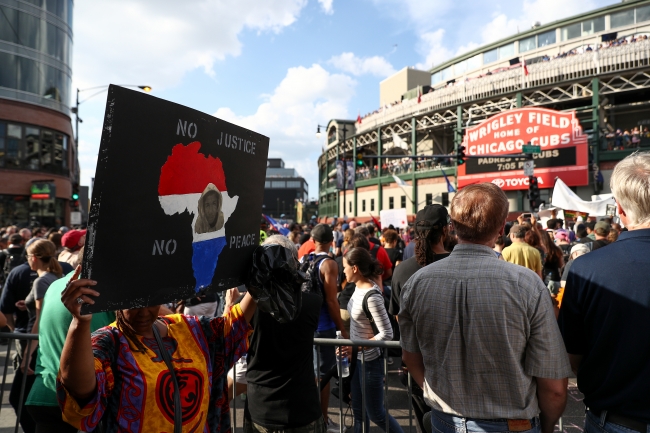 Chicago'da artan şiddet olayları protesto edildi