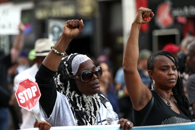 Chicago'da artan şiddet olayları protesto edildi