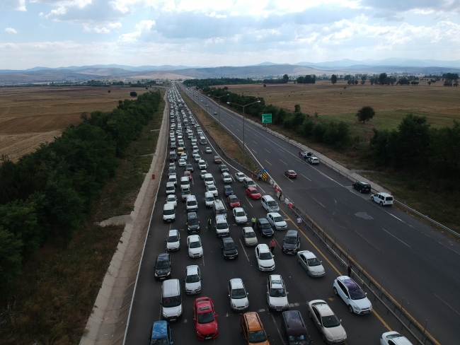 TEM Bolu geçişinde 30 kilometrelik araç kuyruğu