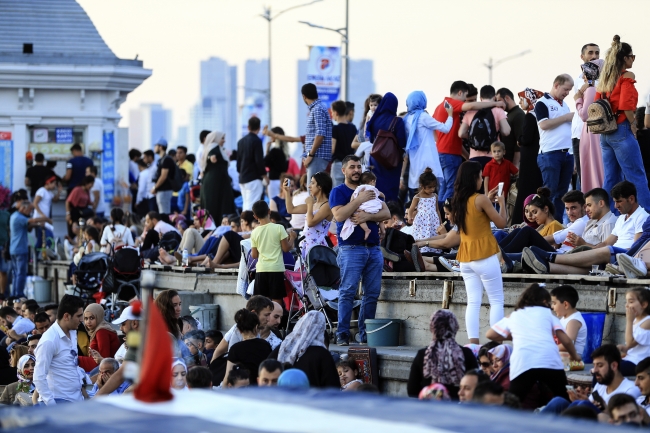 İstanbullular sahillere ve piknik alanlarına akın etti