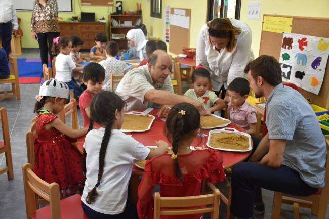 Türkiye'nin Beyrut Büyükelçisinden Filistin mülteci kampına ziyaret