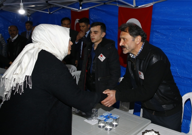 Bakanlar Soylu ve Selçuk'tan şehit ailesine ziyaret