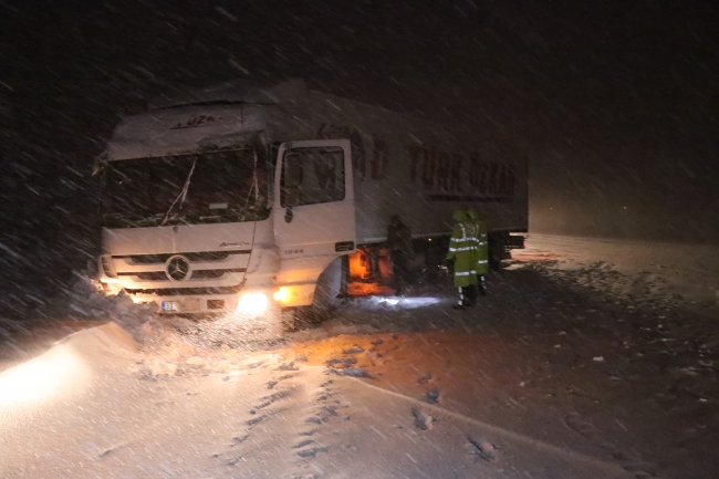 Erzincan-Gümüşhane kara yolu yeniden ulaşıma açıldı