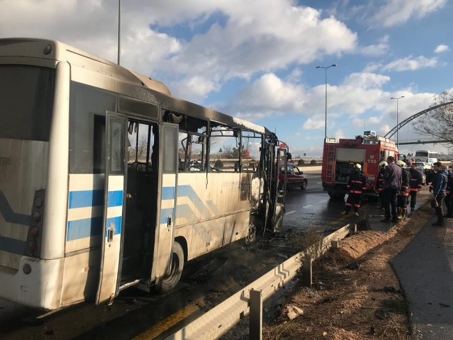 Ankara'da seyir halindeki özel halk otobüsü alev aldı