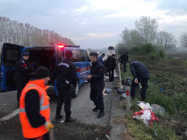 Sakarya'da yolcu otobüsü devrildi: 32 yaralı