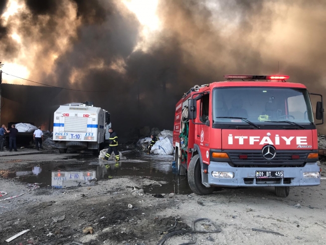 Adana'da geri dönüşüm fabrikasında yangın