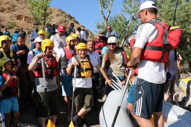 Binali Yıldırım'ın rafting heyecanı