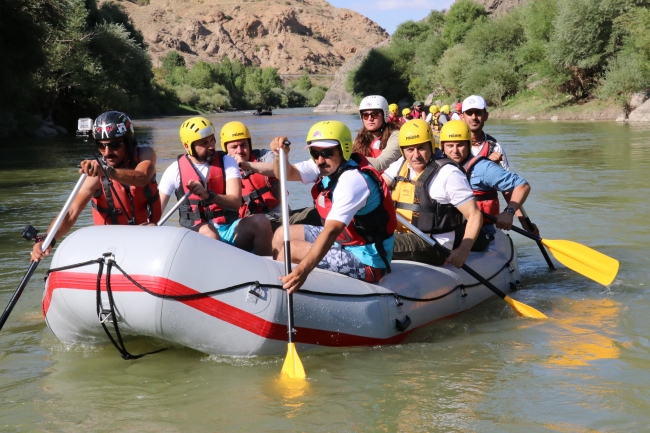 Binali Yıldırım'ın rafting heyecanı