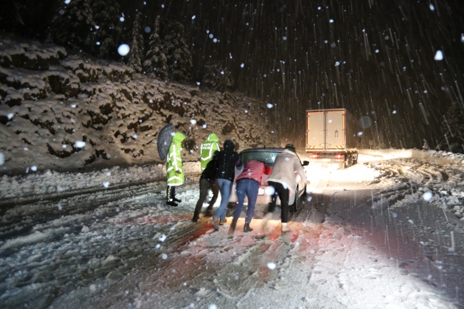 Antalya-Konya kara yolunda ulaşım güçlükle sağlanıyor